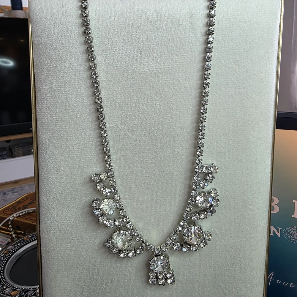 Elegant Silver Necklace with Crystal Accents